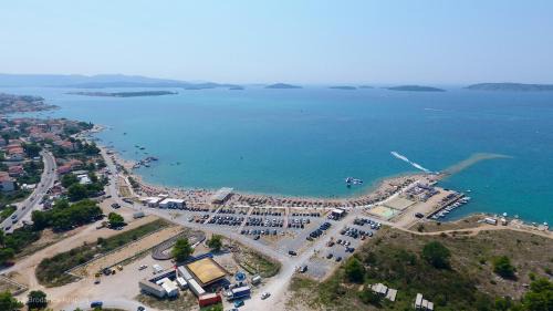 Brodarica Apartment | Apartments Maretic Brodarica Center