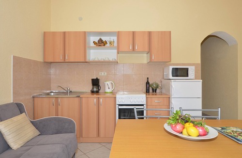 Vinisce Apartment | Apartments Marija, (14690), Vinišce, hr