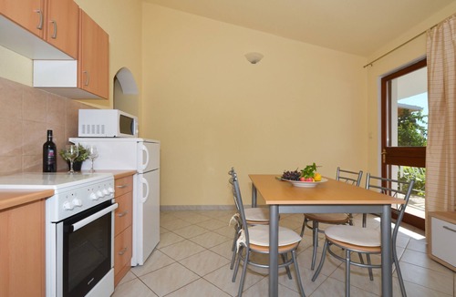 Vinisce Apartment | Apartments Marija, (14690), Vinišce, hr