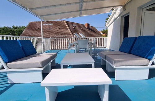 Srima Apartment | Apartments Mateo - One Bedroom Apartment - Blue