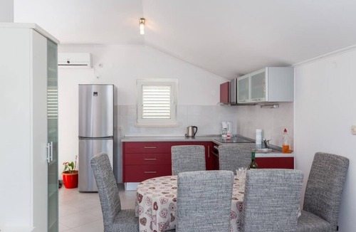 Hodilje Apartment | Apartments Memunić - One Bedroom Apartment with Balcony and Sea View