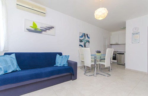 Podglavica Apartment | Apartments Milan (13571-A1) - Rogoznica