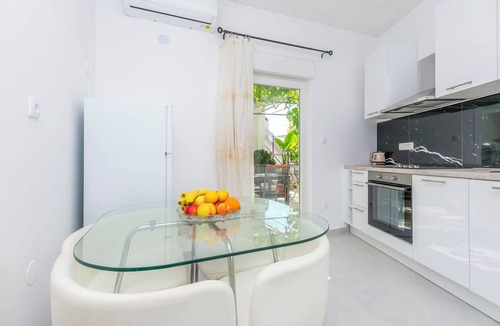 Ruskamen Apartment | Apartments Mirko (57381-A3) - Lokva Rogoznica