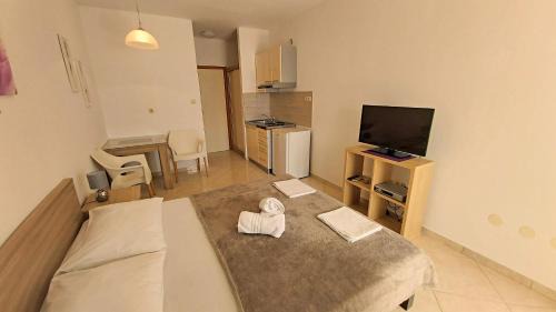 Tice House | Apartments Nemira
