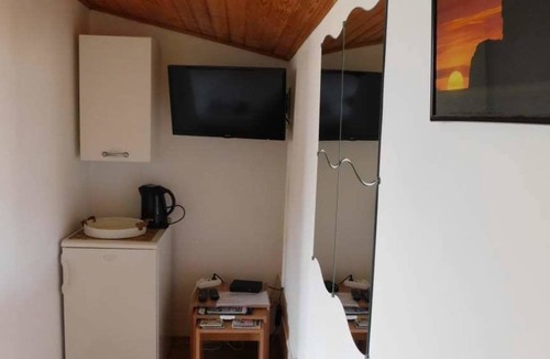 Cove Tri Zala (Zrnovo) Apartment | Apartments Neno