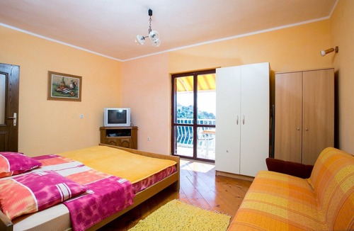 Lozica Apartment | Apartments Neve - Two-Bedroom Apartment with Balcony and Sea View