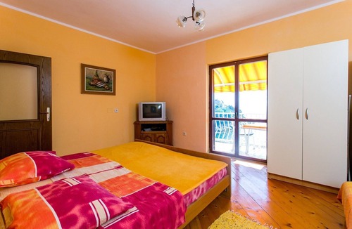 Lozica Apartment | Apartments Neve - Two-Bedroom Apartment with Balcony and Sea View