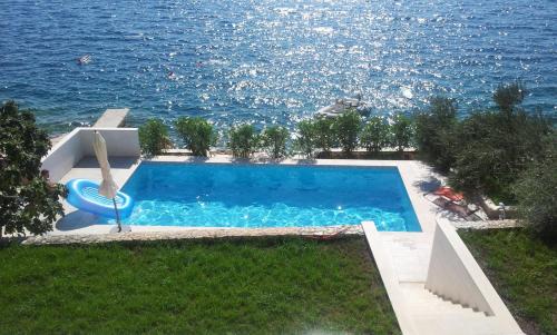 Okrug Donji Apartment | Apartments Niana with heated swimingpool