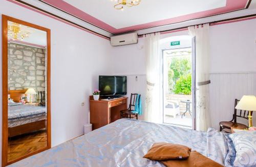 Gornji Kono Apartment | Apartments Nicol - One-Bedroom Apartment with Terrace