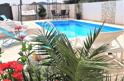 Galovac Apartment | Apartments"Nika" with private pool