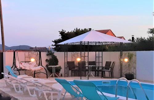 Galovac Apartment | Apartments"Nika" with private pool