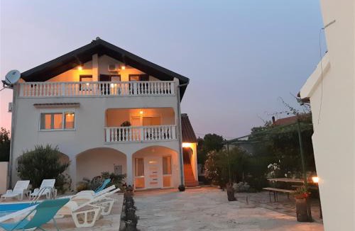 Galovac Apartment | Apartments"Nika" with private pool