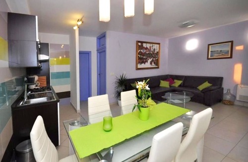 Prvic Luka Apartment | Apartments Njoko (11182-A1) - Prvic Sepurine