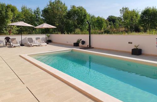 Lovrecica Apartment | Apartments Oleander Lovrečica-residence with pool