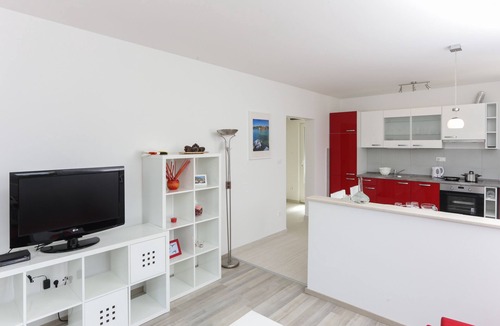 Saplunara Apartment | Apartments Posta - Deluxe One-Bedroom Apartment with Balcony and Sea View