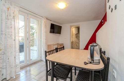 Donji Karin Apartment | Apartments Robi & Kristina - One Bedroom Apartment with Sea View A1