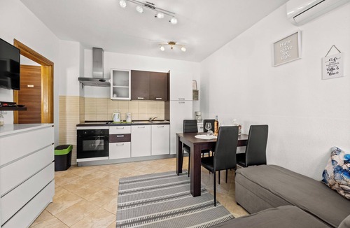 Karigador Apartment | Apartments Rondine (116871-A1) - Karigador