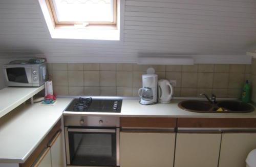 Cove Tri Zala (Zrnovo) House | Apartments & Room Nina
