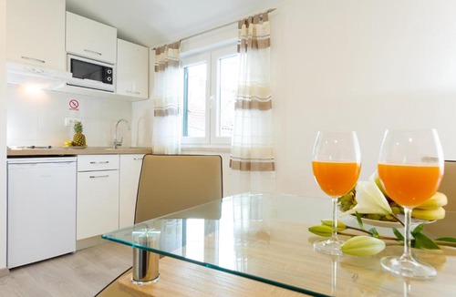 Split House | Apartments & Room Rollex