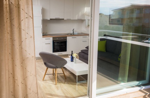 Zrce House | Apartments & Rooms Danivan Pool Villas