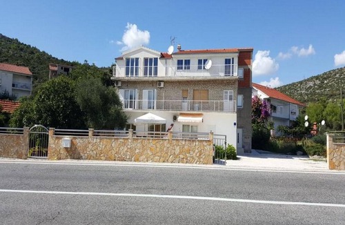 Poljica Apartment | Apartments Semafor - One Bedroom Apartment with Terrace and Sea View A3