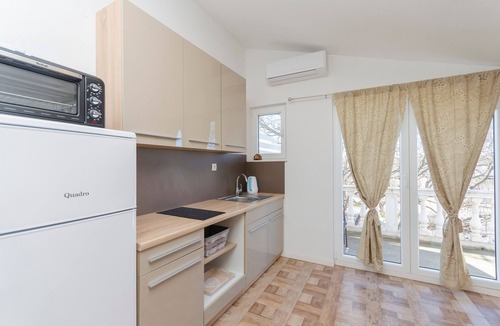 Pirovac Apartment | Apartments Snjezana (61211-A1) - Pirovac