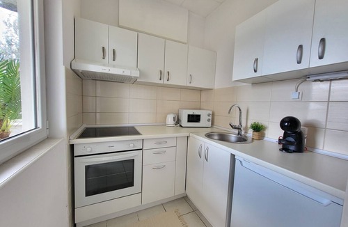 Dugi Rat Apartment | Apartments Sun & Sea - One Bedroom Apartment with Balcony and Sea View
