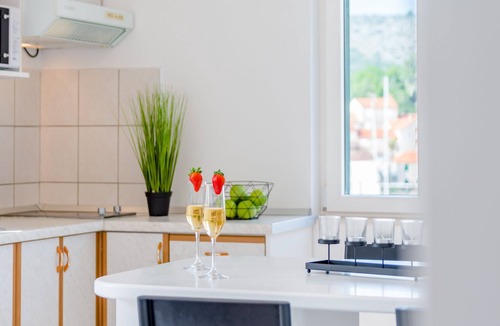 Milna (Brac) Apartment | Apartments Sunny Days- Two Bedroom Apartment with Terrace and Sea View (A2) (ST)