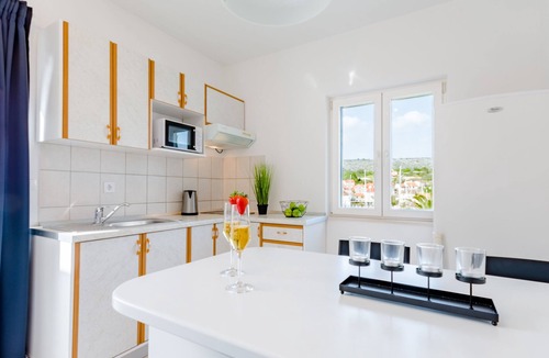 Milna (Brac) Apartment | Apartments Sunny Days- Two Bedroom Apartment with Terrace and Sea View (A2) (ST)