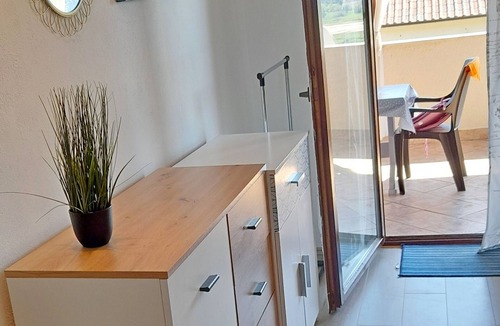 Supetarska Draga Apartment | Apartments Vesna, (14685), Supetarska Draga, hr