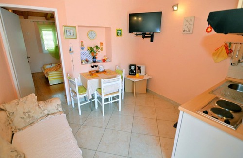 Susica Apartment | Apartments Vesna, (12763), Murter, hr