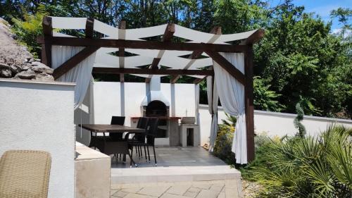 Cizici Apartment | Apartments Villa Diamant with Pool & Whirlpool