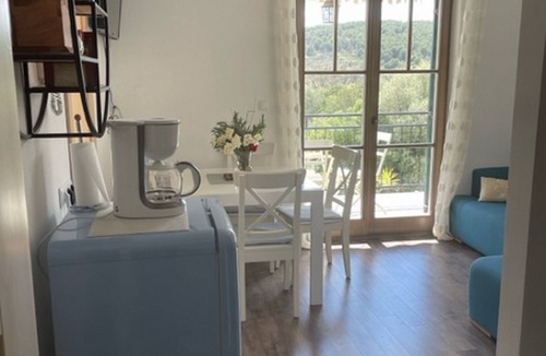 Okrug Donji Apartment | Apartments Villa Kameja - One Bedroom Apartment with Balcony and Nature Reserve View (Zeleni)