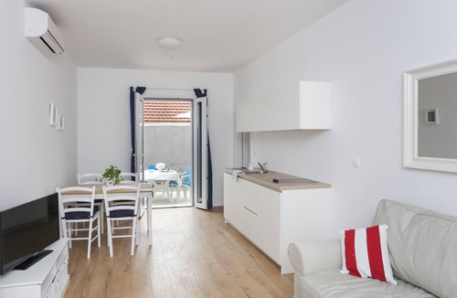 Gruz Apartment | Apartments Villa Karmen - Comfort One-Bedroom Apartment with Terrace (Marine)