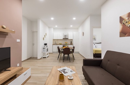 Solin Apartment | Apartments Villa Salona Sky - Comfort Two Bedroom Apartment with Balcony
