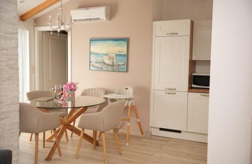 Obrovac Apartment | Apartments & Villa Tisno