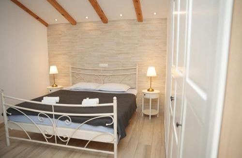 Obrovac Apartment | Apartments & Villa Tisno
