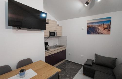 Runovici Apartment | Apartments with a swimming pool in the Dalmatian Hinterland