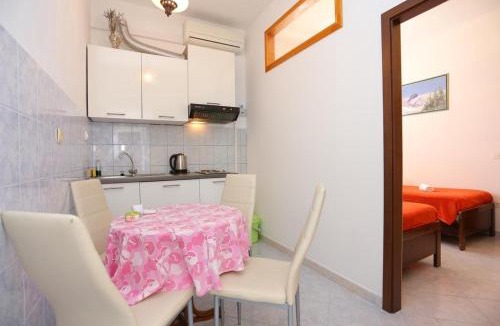 Ruskamen Apartment | Apartments with parking space Lokva Rogoznica, Omis - 17645