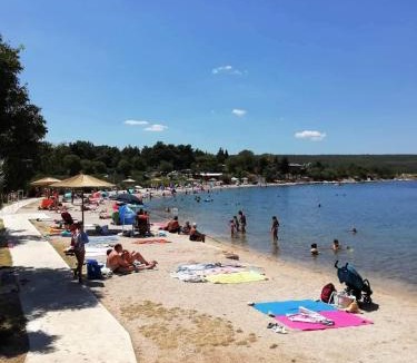 Gornji Karin Apartment | Apartments with parking space Gornji Karin, Novigrad - 16610