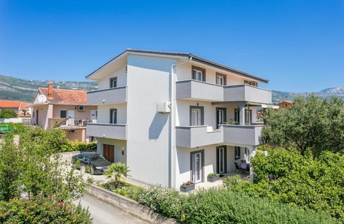 Kastel Novi Apartment | Apartments with parking space Kastel Novi, Kastela - 22702