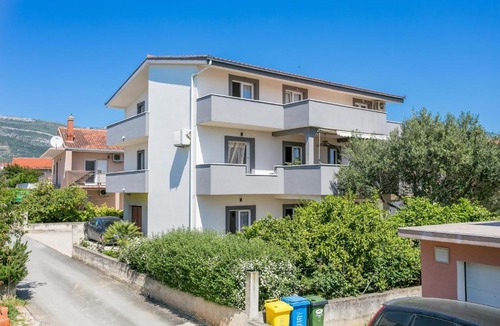 Kastel Novi Apartment | Apartments with parking space Kastel Novi, Kastela - 22702