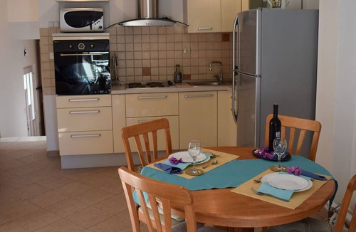 Businci Apartment | Appartement mit Meerblick Skale II. in Strandnähe by Interhome
