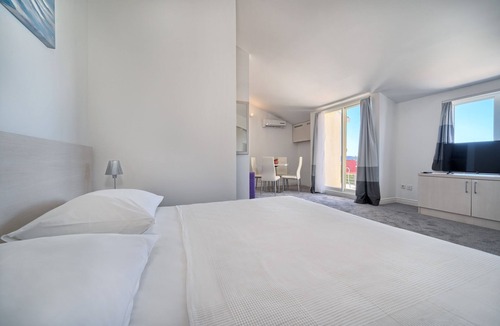 Kastel Luksic Hotel | Aqua Guestrooms Kastela