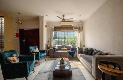 DLF Phase 3 House | Aravali Woods 4 BHK with Mini Movie Theatre in Gurgaon