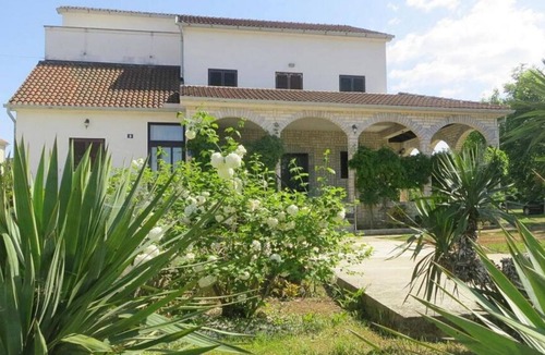 Vantacici Apartment | Arbanas A6, 400m to the beach,4 people,outdoor pool,free WiFi,playground,parking