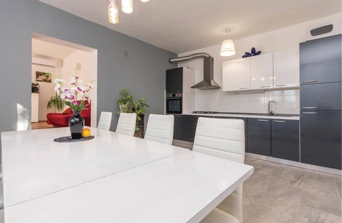 Sopot House | Are you dreaming of relaxing days by the pool while looking at pretty, old trees? Then this great, f
