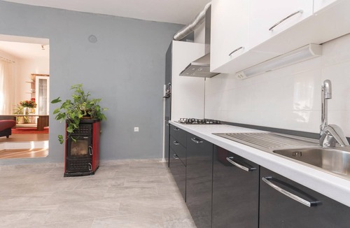 Sopot House | Are you dreaming of relaxing days by the pool while looking at pretty, old trees? Then this great, f