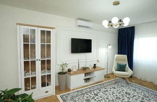 Beius Apartment | Ari's Apartment -Cozy Two-Bedroom& Living Room