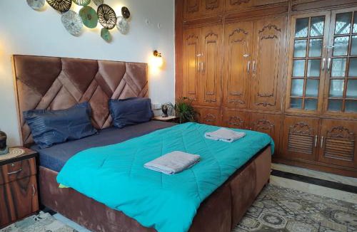 Kalkaji Hostel | Atharva's Homestay, Nehru Enclave